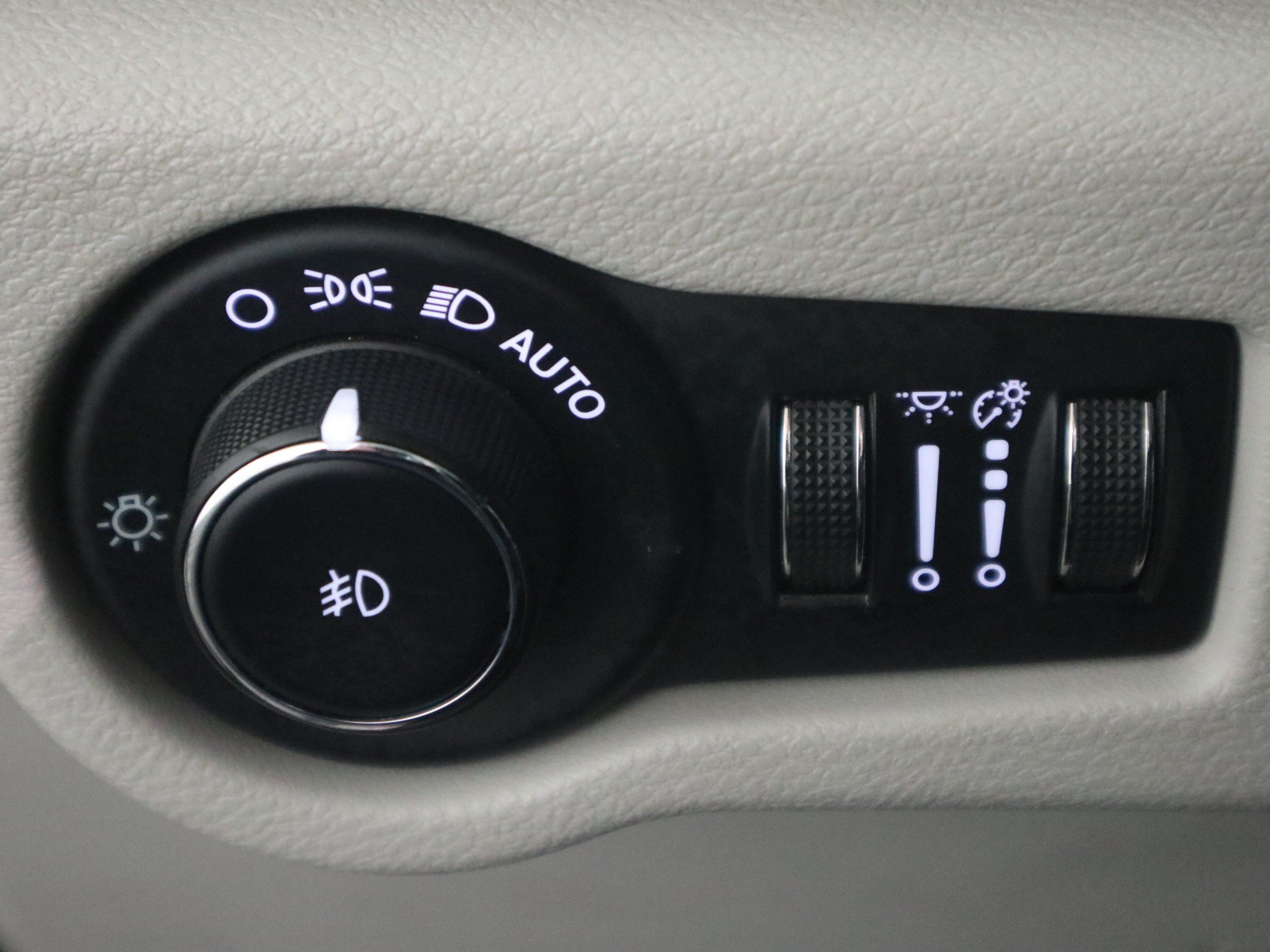 Used 2023 Chrysler Pacifica Touring-L FWD image 33
