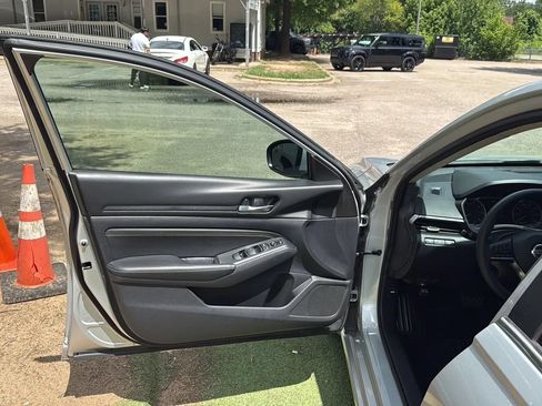 Used 2020 Nissan Altima 2.5 S FWD image 15