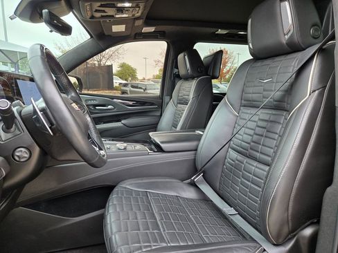 Certified 2024 Cadillac Escalade ESV V w/ LPO, ONYX Package image 28