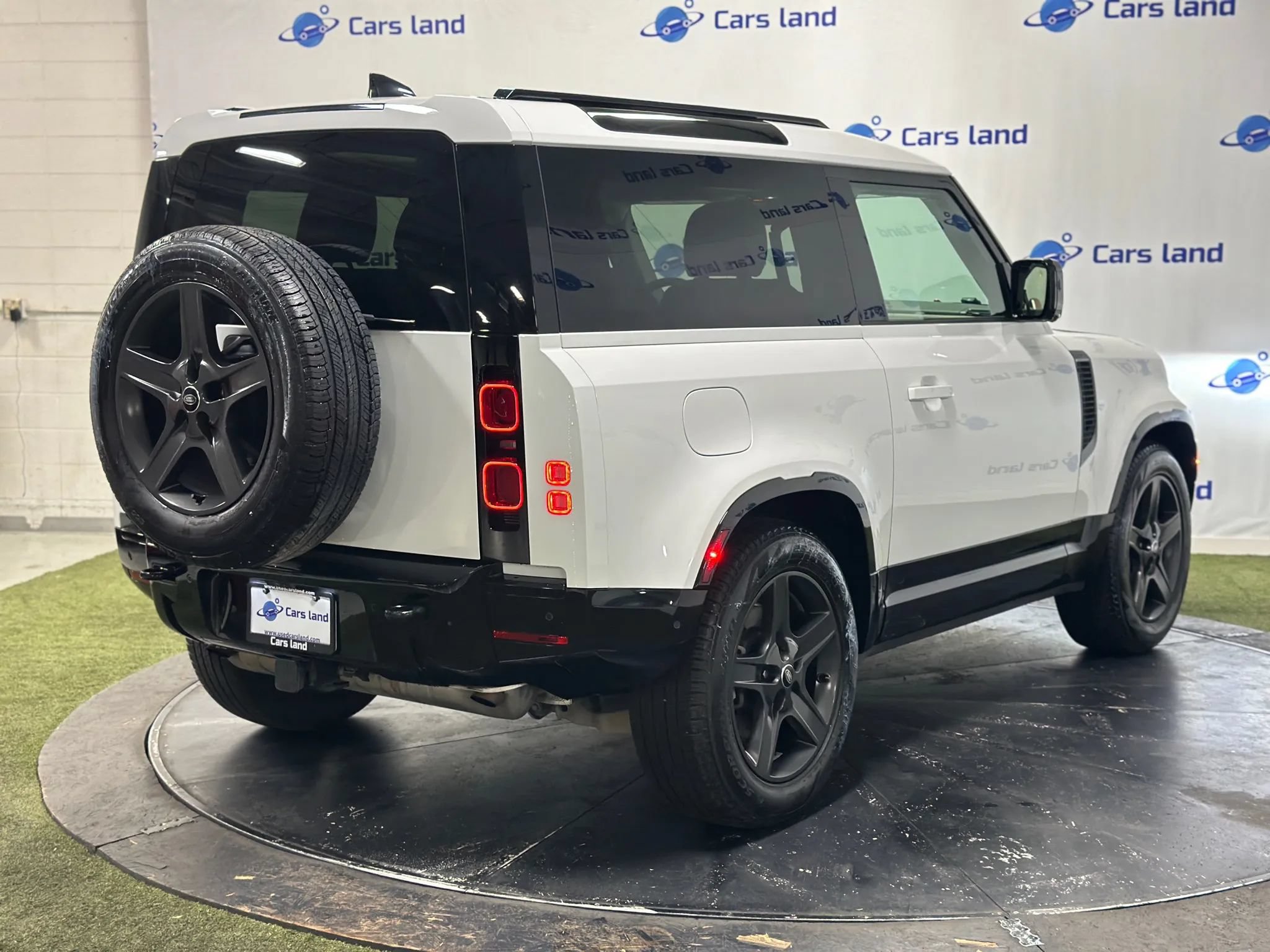 Used 2024 Land Rover Defender 90 X-Dynamic SE AWD/4WD image 4