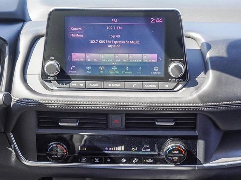Used 2024 Nissan Rogue SV image 13