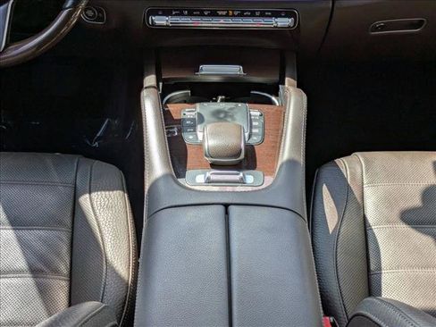 Used 2022 Mercedes-Benz GLS 450 4MATIC image 17