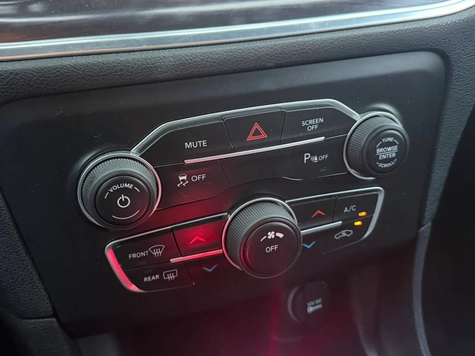 Used 2018 Dodge Charger SXT RWD image 30