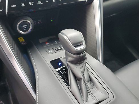 Certified 2023 Toyota Venza XLE image 37