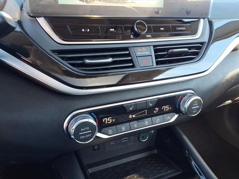 New 2025 Nissan Altima 2.5 SR image 13