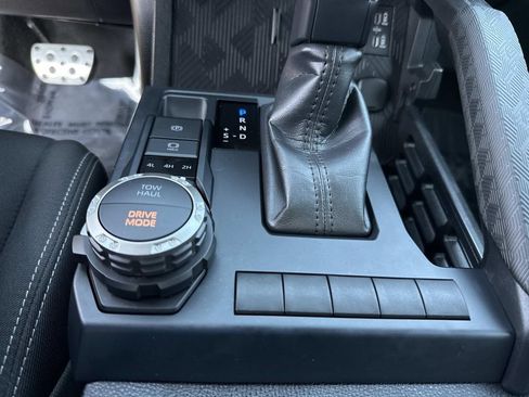 Used 2025 Toyota Tacoma TRD Sport AWD/4WD image 33