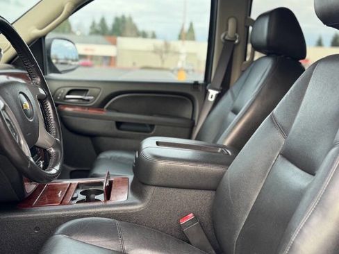 Used 2013 Chevrolet Avalanche LTZ image 3