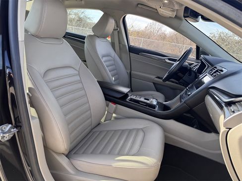 Used 2020 Ford Fusion SEL image 27