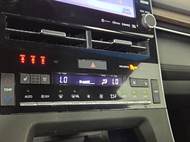 Used 2021 Toyota Avalon Limited AWD/4WD image 19