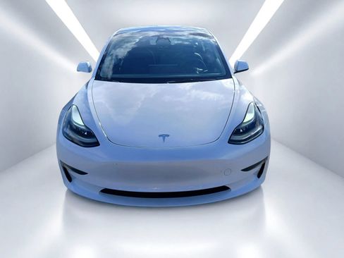Used 2023 Tesla Model 3 Standard Range RWD image 3