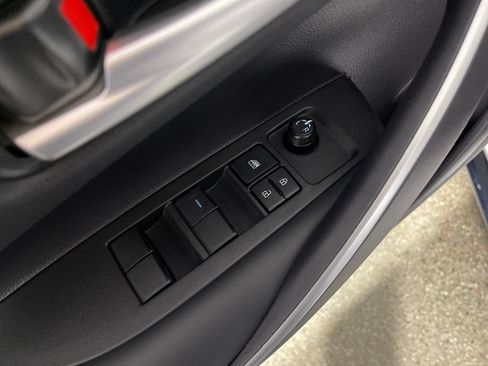 Certified 2025 Toyota Corolla SE w/ Carpet Mat Package (TMS) FWD image 16