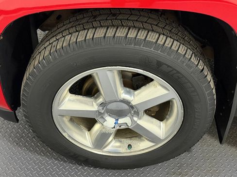 Used 2011 Chevrolet Avalanche LTZ image 19