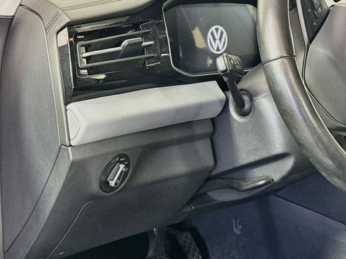 Used 2025 Volkswagen Jetta SE FWD image 17