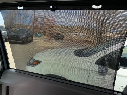 Used 2017 Toyota Sienna XLE Premium image 36