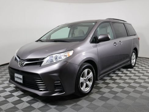Used 2018 Toyota Sienna LE FWD image 5