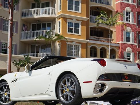 Used 2014 Ferrari California RWD image 37