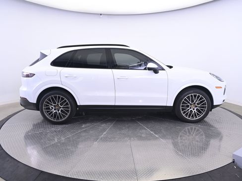 Certified 2023 Porsche Cayenne Platinum Edition AWD/4WD image 8