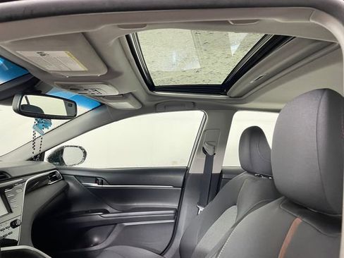 Used 2018 Toyota Camry LE w/ Moonroof Package image 10