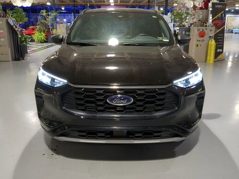 Used 2023 Ford Escape ST-Line w/ Tech Pack #1 AWD/4WD image 2
