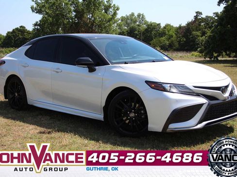 Used 2022 Toyota Camry XSE w/ Navigation Package FWD image 1