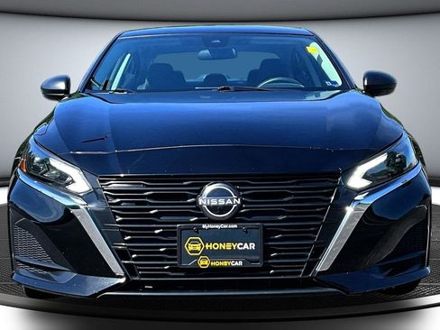Used 2024 Nissan Altima 2.5 SV FWD image 2