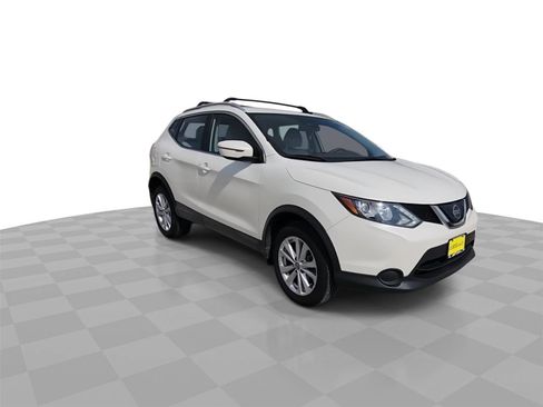 Used 2019 Nissan Rogue Sport SV FWD image 2