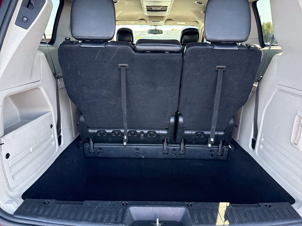 Used 2014 Chrysler Town & Country Touring FWD image 18