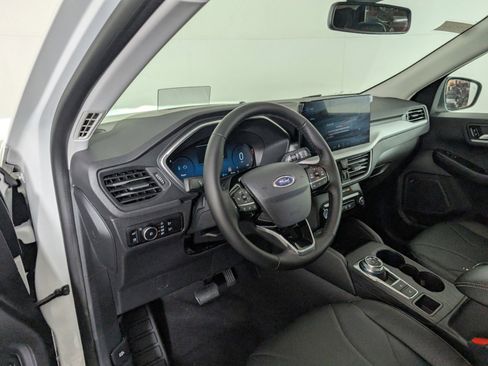 New 2025 Ford Escape SE w/ PHEV Premium Package image 10