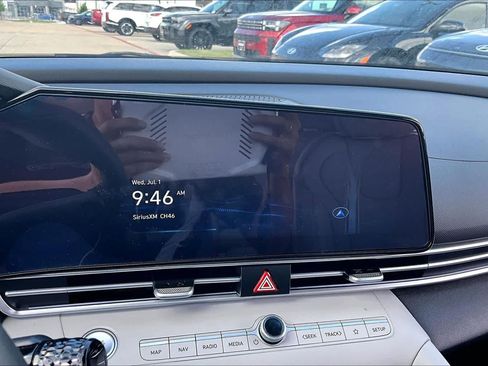 Certified 2025 Hyundai Elantra Limited FWD image 30