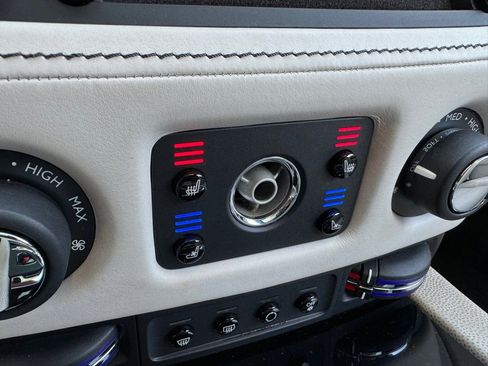 Used 2016 Rolls-Royce Wraith image 17