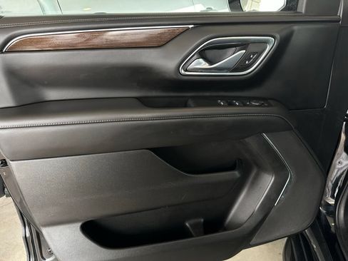 Used 2023 GMC Yukon XL SLE w/ Gmc Pro Safety Plus Package AWD/4WD image 12