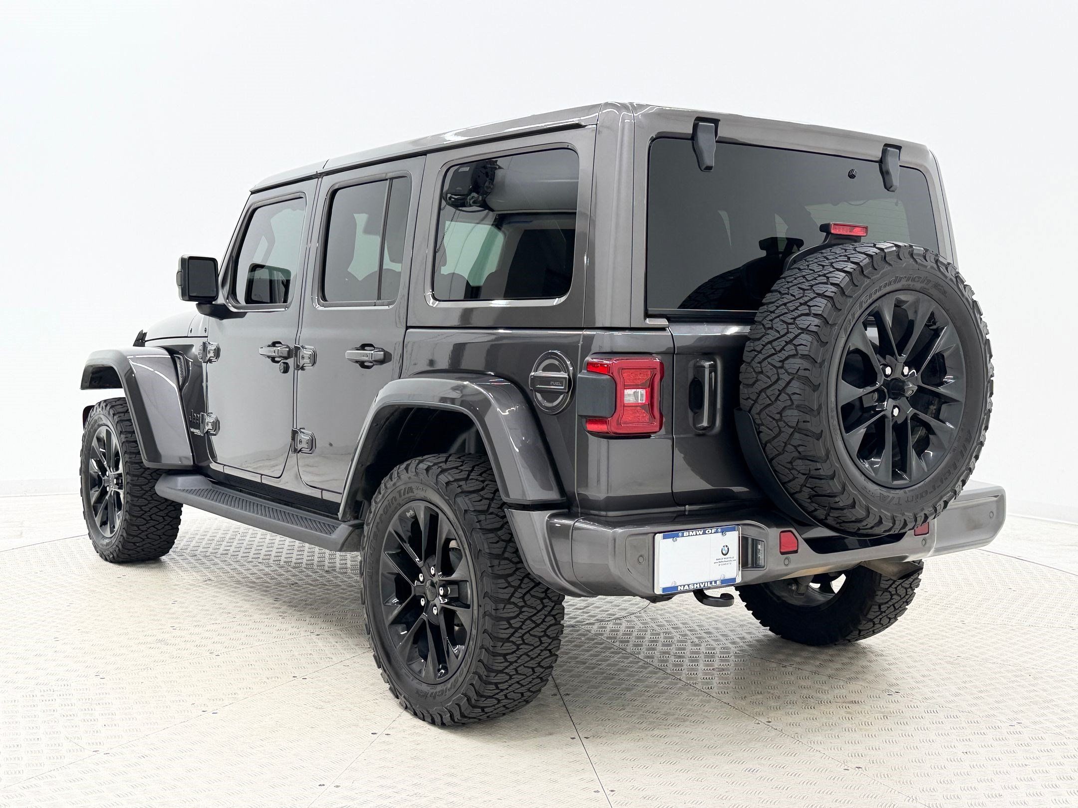 Used 2021 Jeep Wrangler Unlimited Sahara AWD/4WD image 3