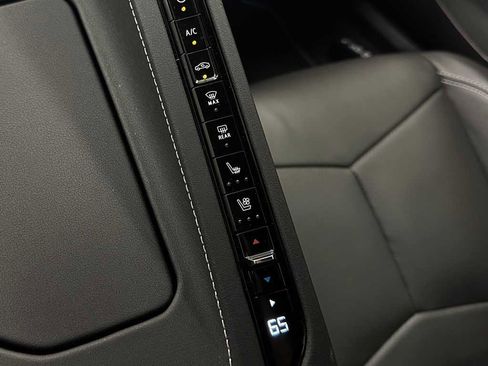 Used 2025 Chevrolet Corvette Stingray Preferred Cpe w/ 2LT image 23