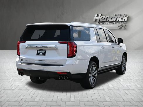 Used 2021 GMC Yukon XL Denali w/ Denali Premium Package AWD/4WD image 10