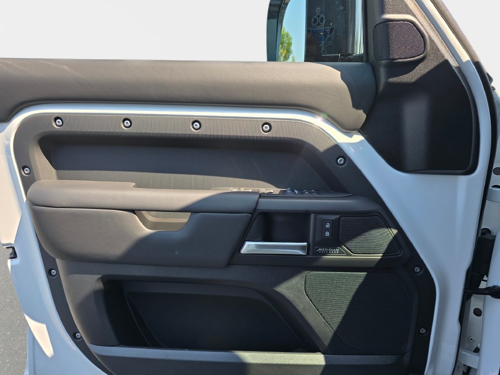 New 2026 Land Rover Defender 110 X-Dynamic SE AWD/4WD image 28
