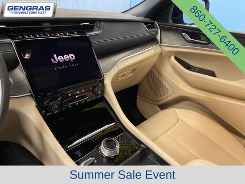 Certified 2025 Jeep Grand Cherokee Limited AWD/4WD image 16