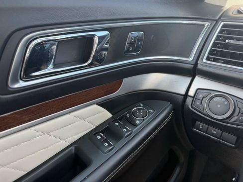 Used 2018 Ford Explorer Platinum AWD/4WD image 18