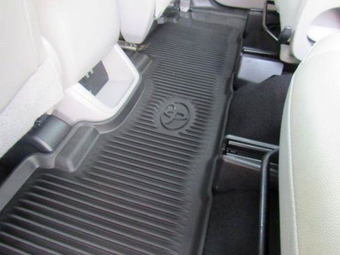 Used 2019 Toyota Highlander XLE AWD/4WD image 51