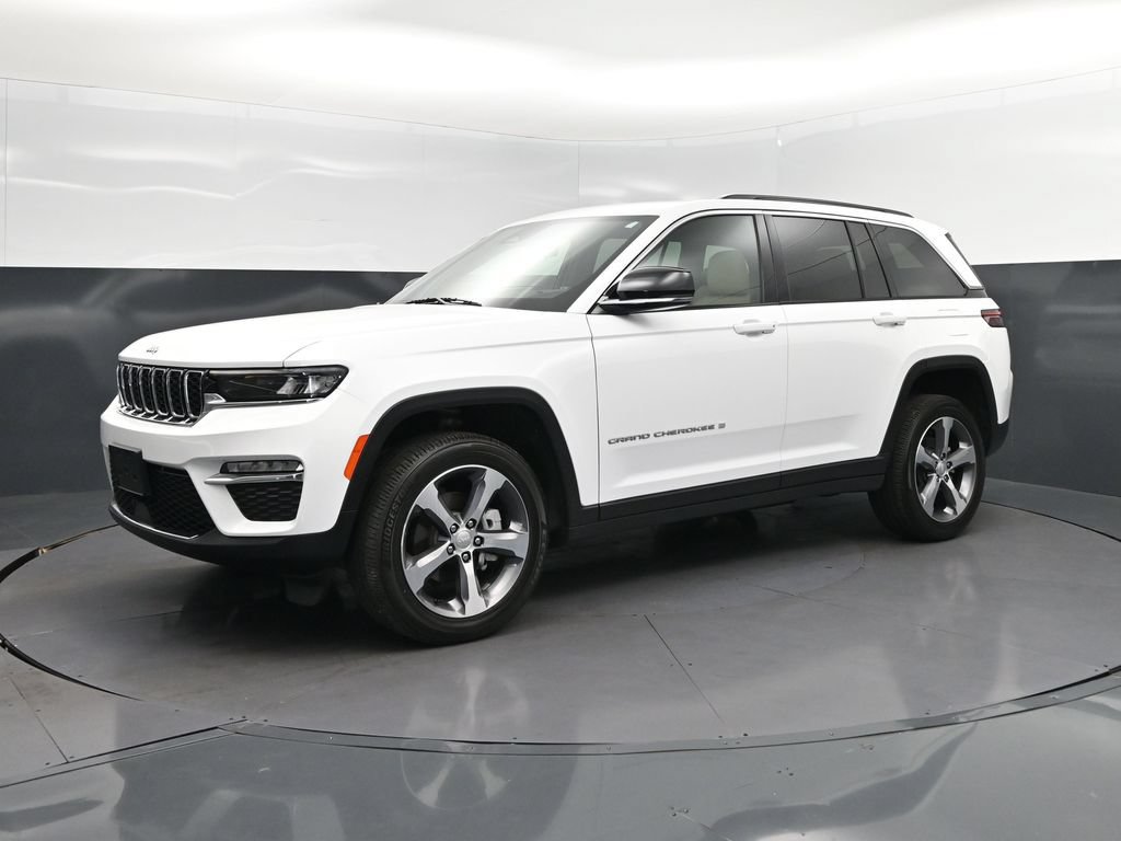 Used 2025 Jeep Grand Cherokee Limited RWD image 3