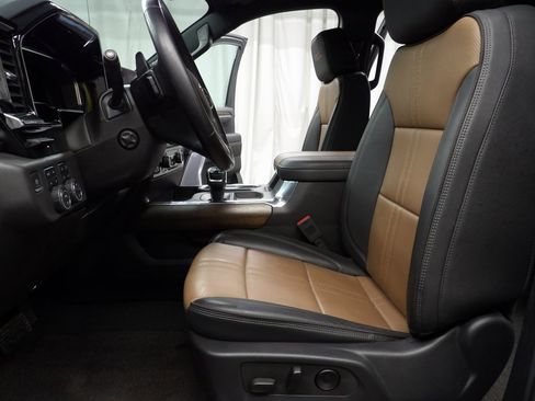 Used 2023 Chevrolet Silverado 1500 High Country w/ Technology Package image 9