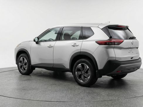 Used 2025 Nissan Rogue SV AWD/4WD image 6