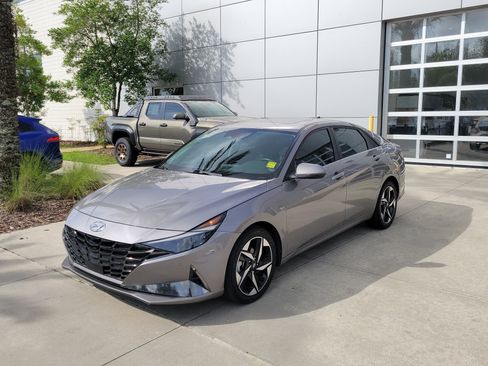 Used 2022 Hyundai Elantra Limited FWD image 1