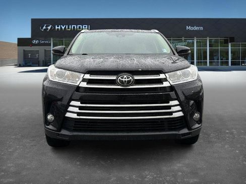 Used 2019 Toyota Highlander XLE image 2