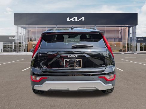 Certified 2023 Kia Niro EX FWD image 5