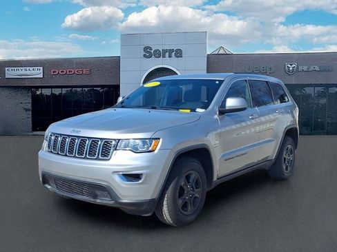Used 2017 Jeep Grand Cherokee Laredo AWD/4WD image 3