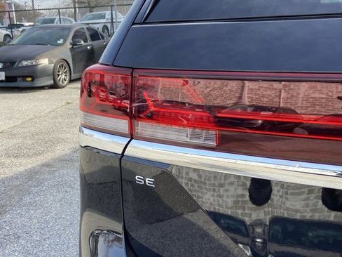 Used 2025 Volkswagen Atlas SE image 34