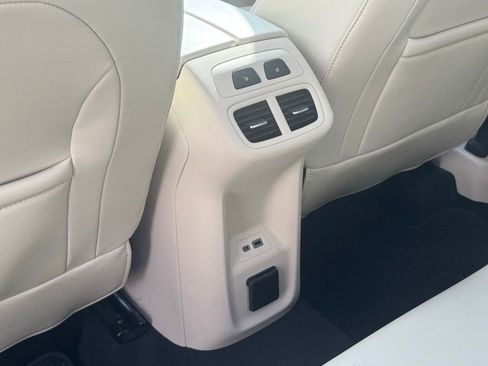 Used 2022 Buick Envision Avenir w/ Technology Package II image 32