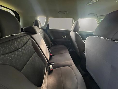 Used 2015 Kia Soul FWD image 16