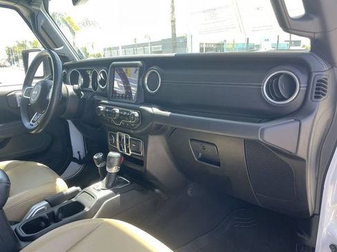 Used 2018 Jeep Wrangler Unlimited Sahara AWD/4WD image 29