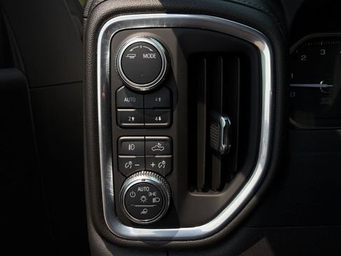 Used 2022 GMC Sierra 1500 Denali w/ Driver Alert Package II AWD/4WD image 17